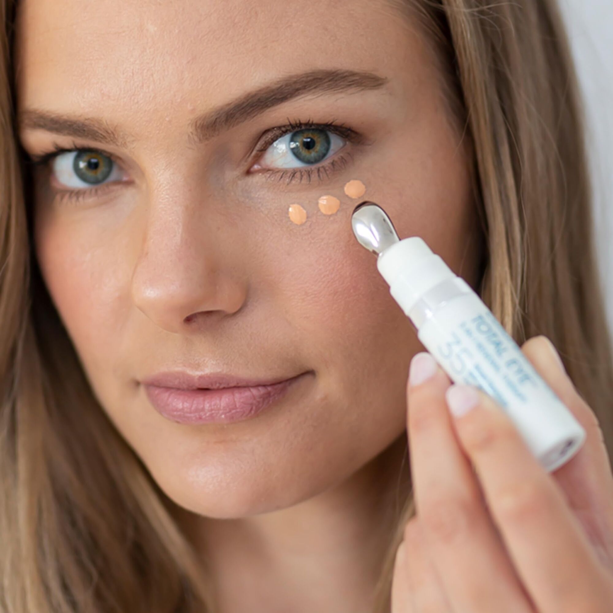    Colorescience 3 in 1 Total Eye Renewal Therapy SPF 35